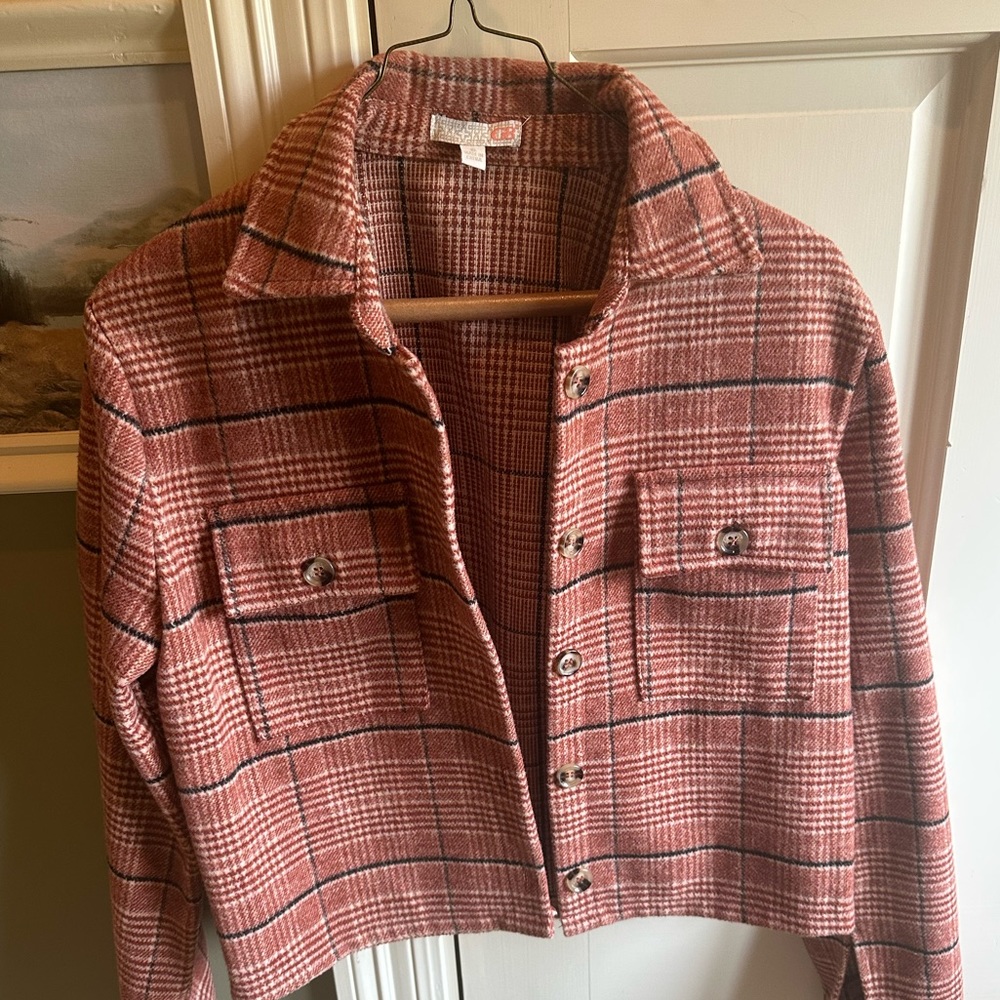 New Gianni Bini cropped blazer jacket! The perfect addition to any outfit!